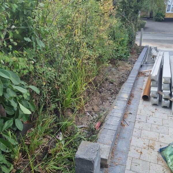 new fence concrete posts gravel close board feather edge pressure treated panels in billericay 01