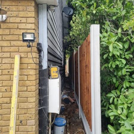 new fence concrete posts gravel close board feather edge pressure treated panels in billericay 08