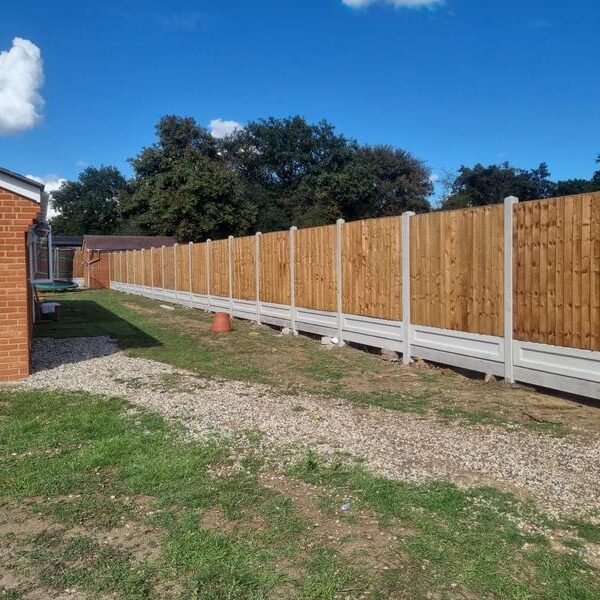 new concrete post gravel board closeboard fence in benfleet 01