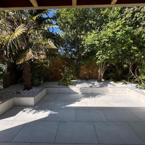 porcelain-patio-seating-wall-wickford-essex-10