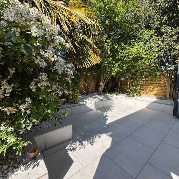porcelain-patio-seating-wall-wickford-essex-15