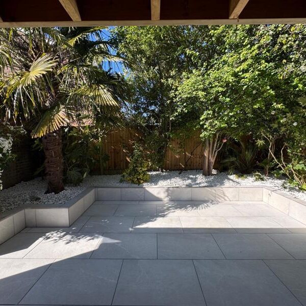 porcelain-patio-seating-wall-wickford-essex-17