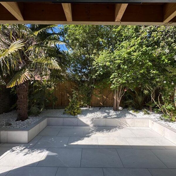porcelain-patio-seating-wall-wickford-essex-8