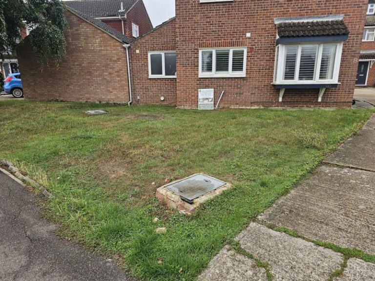 block-paved-driveway-and-fence-wickford-1