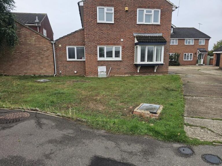 block-paved-driveway-and-fence-wickford-2