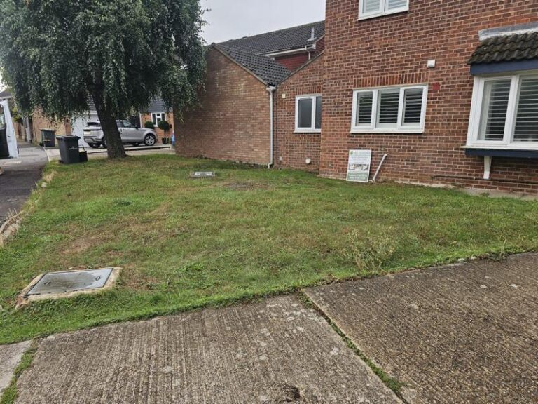 block-paved-driveway-and-fence-wickford-3