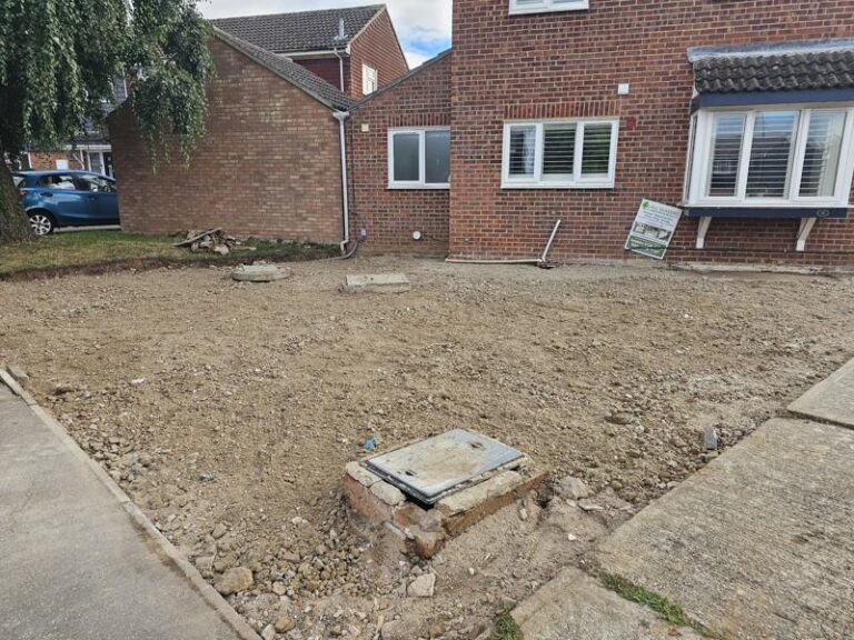 block-paved-driveway-and-fence-wickford-4