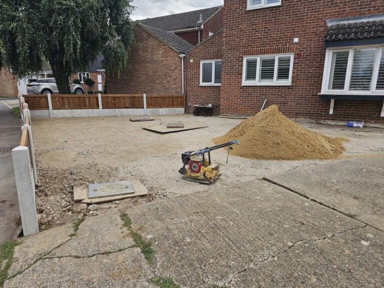 block-paved-driveway-and-fence-wickford-6