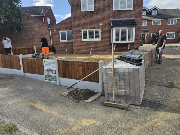 block-paved-driveway-and-fence-wickford-8