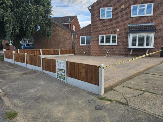 block-paved-driveway-and-fence-wickford-9