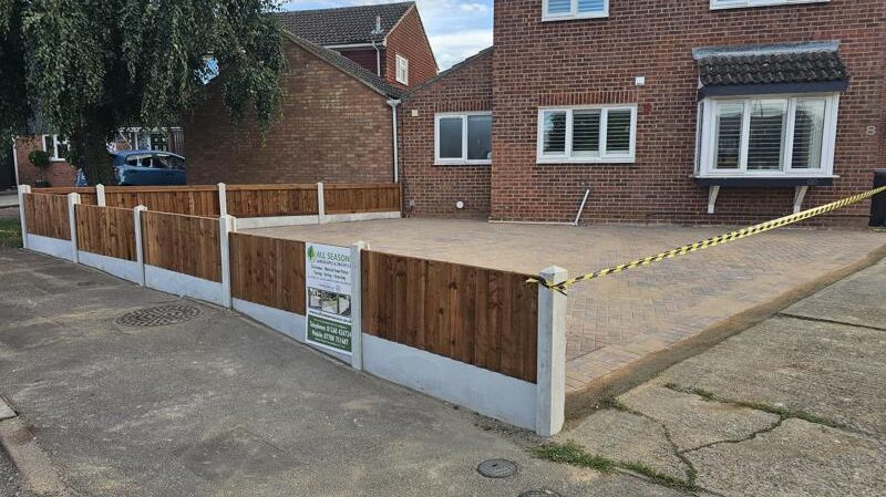 block-paved-driveway-and-fence-wickford-9