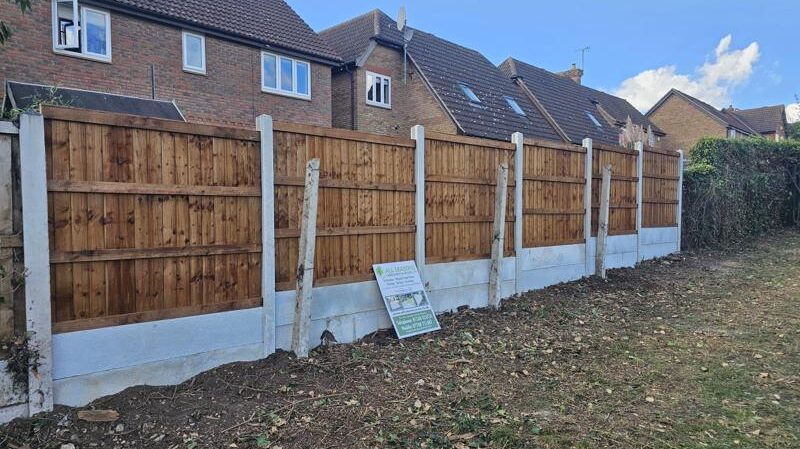 feather-edge-fence-rayleigh-4