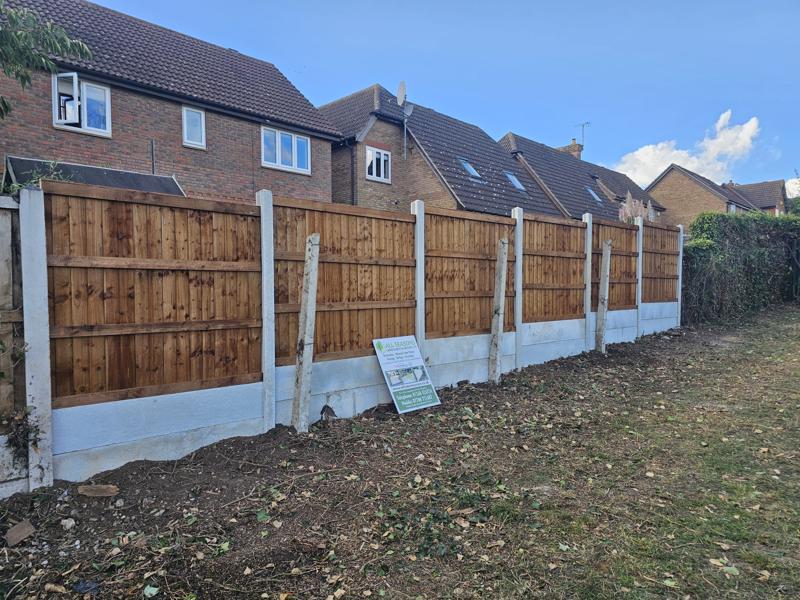 feather-edge-fence-rayleigh-4