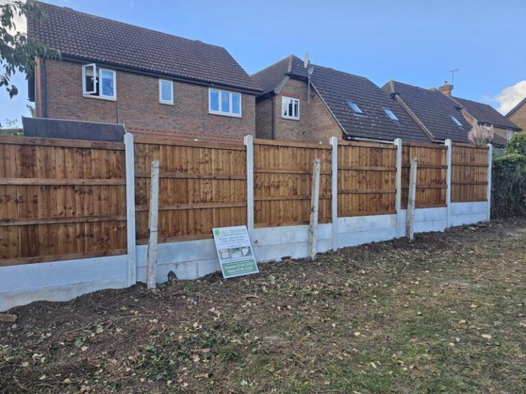 feather-edge-fence-rayleigh-5