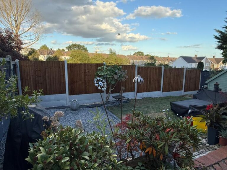 feather-edge-fence-rayleigh-6