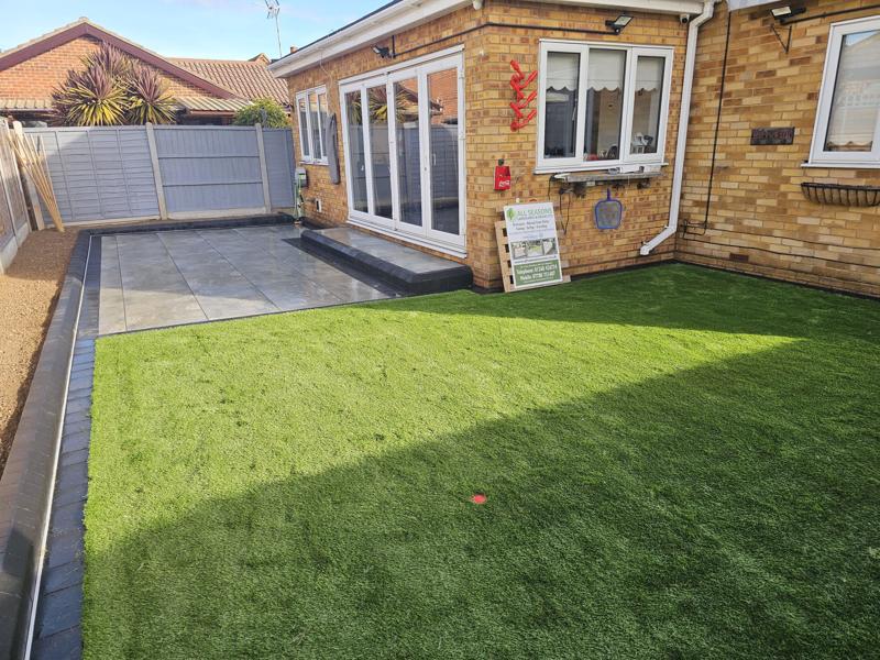 porcelain-patio-artificial-grass-wickford-15