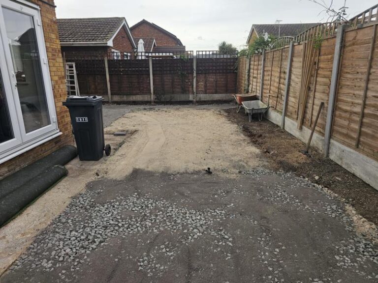 porcelain-patio-artificial-grass-wickford-5